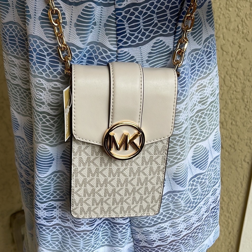 Michael Kors Carmen Small Logo Smartphone Crossbody Bag
Light Cream Multi - Picture 9 of 16